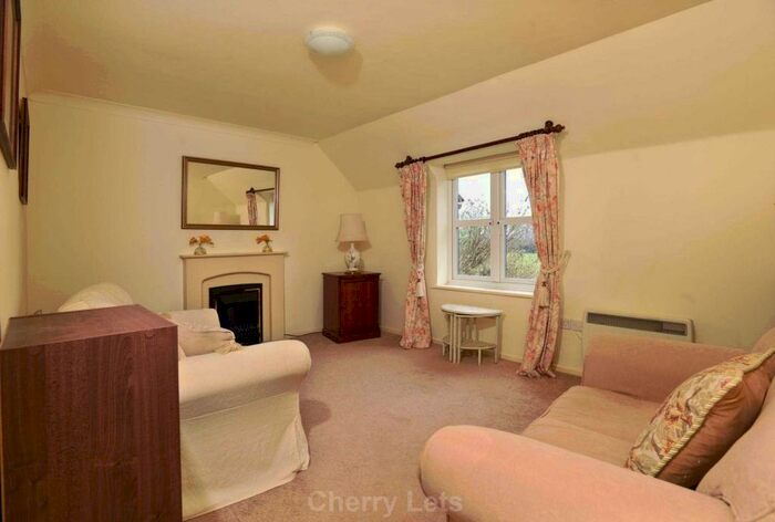 2 Bedroom Flat To Rent In Grove Court, Deddington, OX15