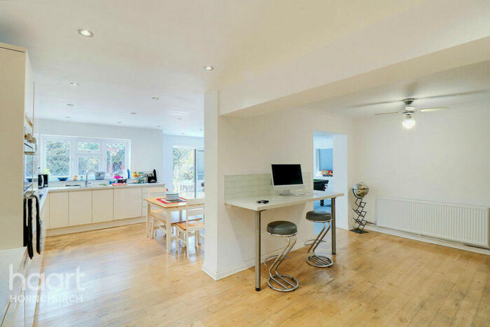 4 Bedroom Detached House For Sale In Hyland Close, Hornchurch, RM11