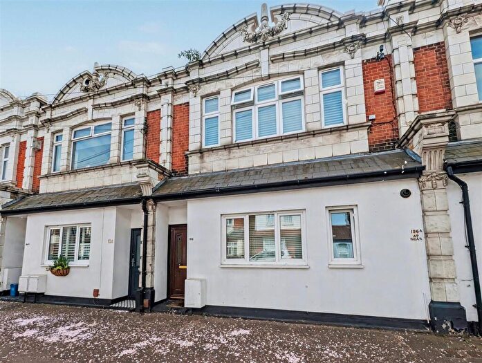 2 Bedroom Flat To Rent In Glendale Gardens, Leigh On Sea, Essex, SS9