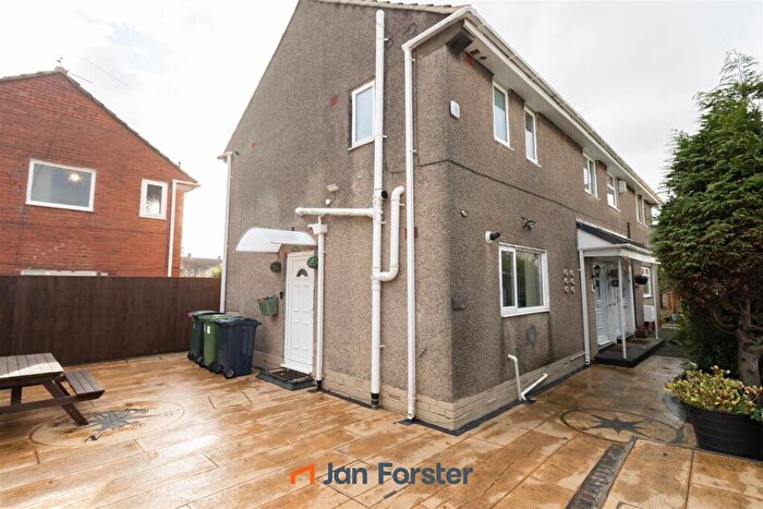 3 Bedroom Semi Detached House For Sale In Glynfellis, Gateshead, NE10