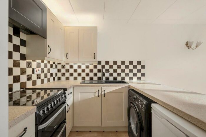 1 Bedroom Apartment To Rent In Brocklesby Road, London, SE25