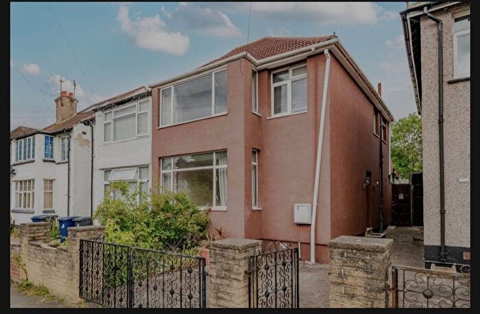 3 Bedroom Semi-Detached House For Sale In Studland Road, Hanwell, W7