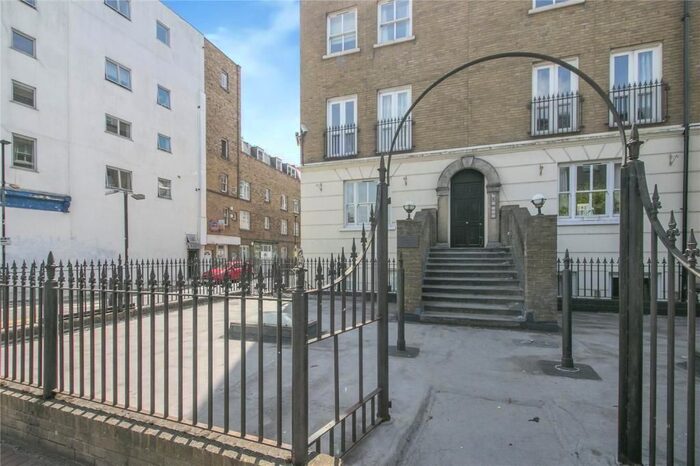3 Bedroom Flat To Rent In Temple Street, London, E2