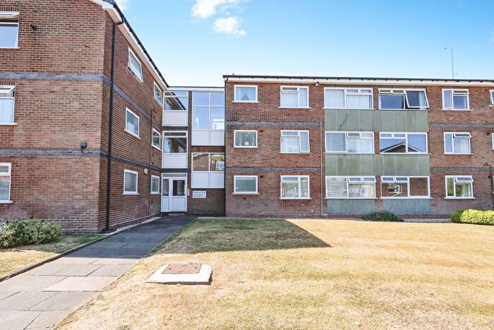 2 Bedroom Flat For Sale In Westhouse Grove, Birmingham, West Midlands, B14