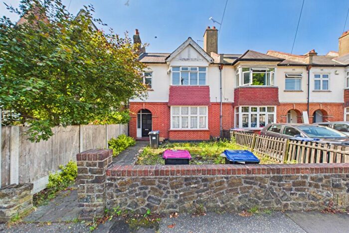 3 Bedroom Flat To Rent In Finchley Road, Westcliff On Sea, SS0