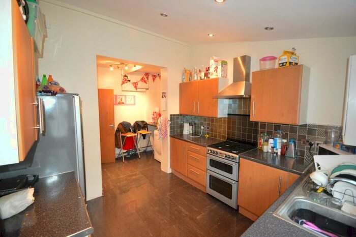 5 Bedroom Terraced House To Rent In Walmsley Road, Hyde Park, Leeds, LS6