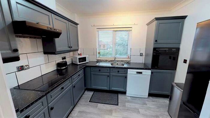 2 Bedroom Flat To Rent In Lime Wood Court, Beehive Lane, Gants Hill, IG4