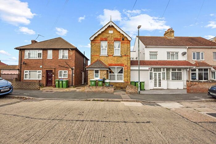 3 Bedroom Detached House For Sale In Dalmeny Road, Erith, DA8