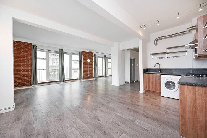 Studio To Rent In Kingsland Road, Hoxton, London, E2