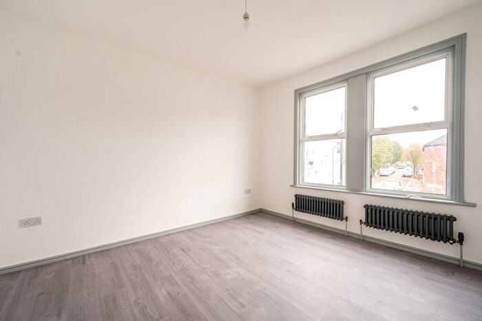 2 Bedroom Flat To Rent In Buxton Road, Walthamstow, London, E17