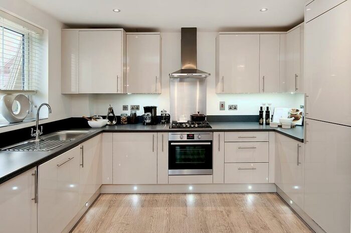 3 Bedroom Semi-Detached House To Rent In Pintail Way, Maidenhead, SL6