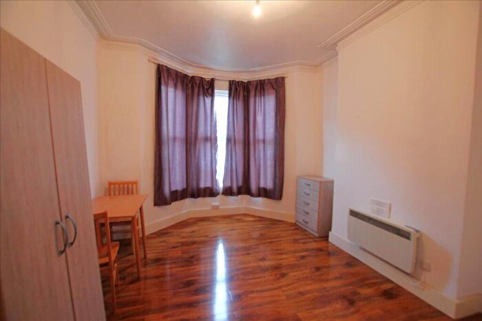 Studio To Rent In Springfield Road, Tottenham, London, N15