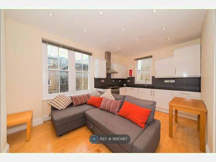 3 Bedroom Flat To Rent In Cato Road, London, SW4