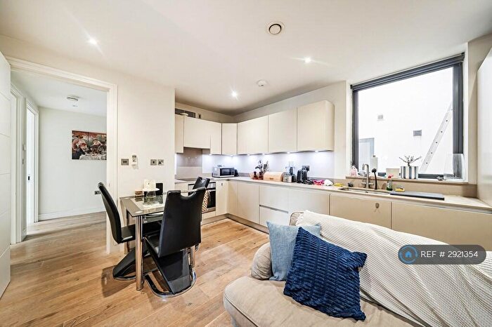 3 Bedroom Flat To Rent In Clifton Terrace, London, N4