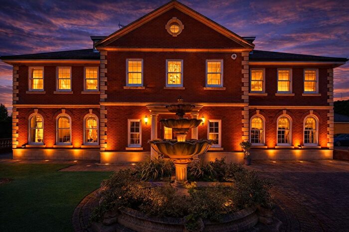 6 Bedroom Detached House For Sale In Shepherds Place, Kineton, CV35