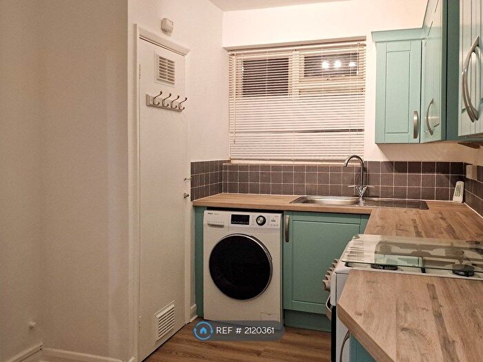 2 Bedroom Flat To Rent In Belmont Road, Erith, DA8
