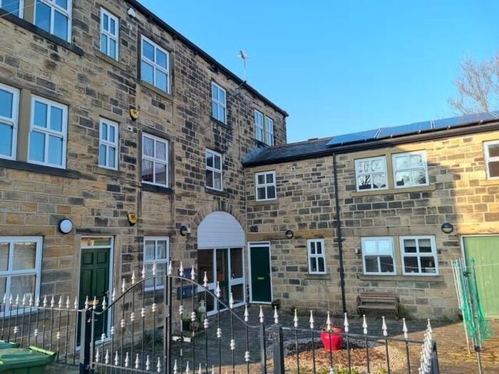2 Bedroom Flat To Rent In Turners Yard, Farsley, Pudsey, LS28