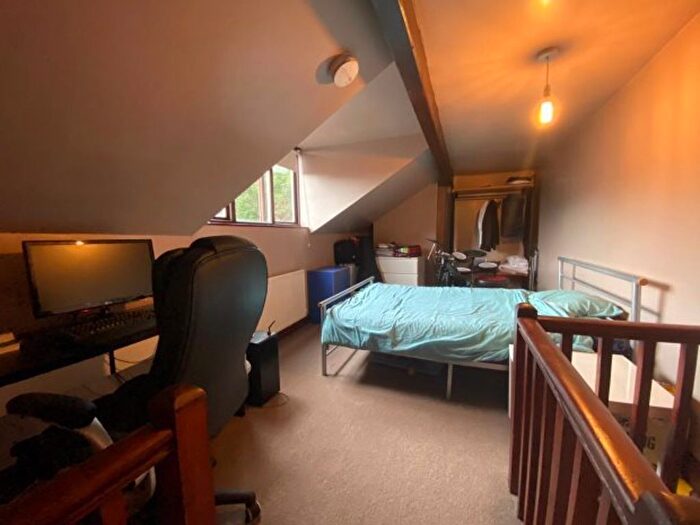 2 Bedroom Semi-Detached House To Rent In Pennington Terrace, Leeds, LS6