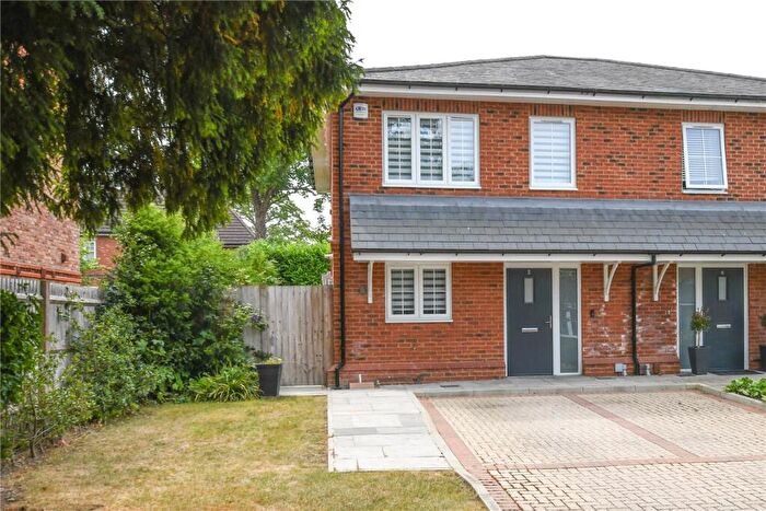 3 Bedroom Semi Detached House For Sale In Woodfield Place, Binfield, Bracknell, Berkshire, RG42