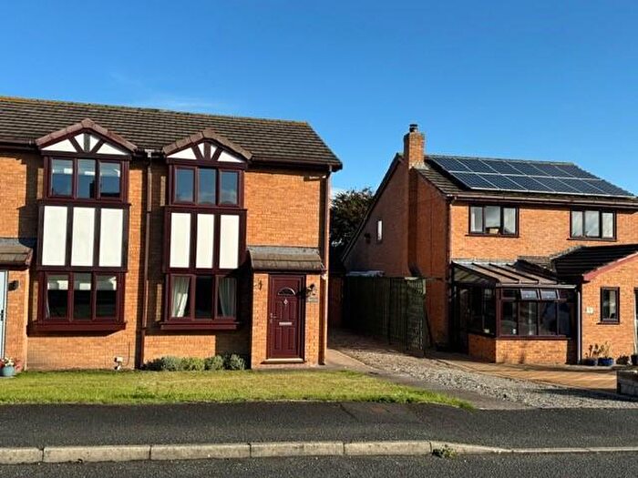 2 Bedroom Semi-Detached House To Rent In Caer Felin, Llanrhaeadr, LL16