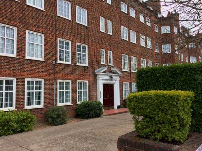 Houses to rent in Twickenham, Greater London