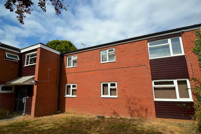 2 Bedroom Flat To Rent In Torquay Crescent, Stevenage, Hertfordshire, SG1