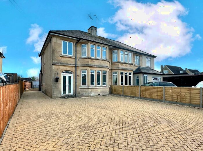 3 Bedroom House To Rent In Pickwick Road, Corsham, SN13