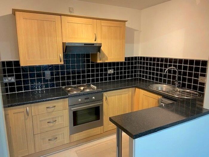 2 Bedroom Flat To Rent In Pear Tree House, Goulds Green, Uxbridge, UB8