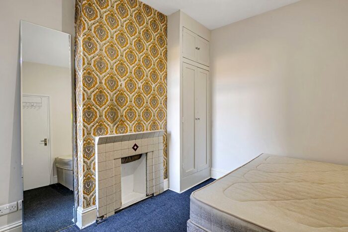 3 Bedroom Terraced House For Sale In Undine Street, London, SW17