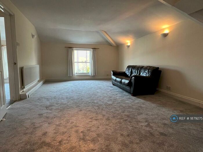 1 Bedroom Flat To Rent In High Street, Hoddesdon, EN11