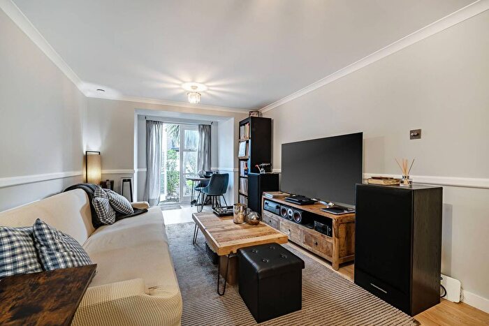 2 Bedroom Flat For Sale In Brompton Park Crescent, West Brompton, London, SW6