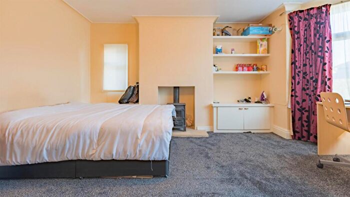 6 Bedroom Semi-Detached House To Rent In Drummond Avenue, Headingley, Leeds, LS16