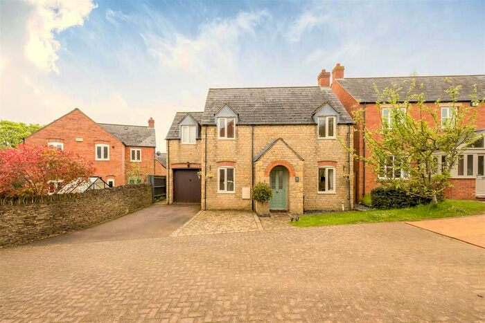 4 Bedroom Detached House For Sale In Lawrence Fields, Steeple Aston, Bicester, OX25