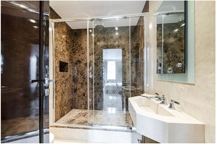 3 Bedroom Flat To Rent In Rutland Gate, London, SW7