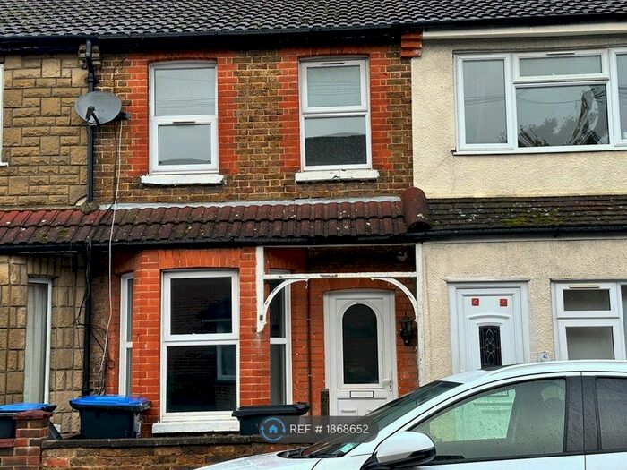 2 Bedroom Terraced House To Rent In Board School Road, Woking, GU21