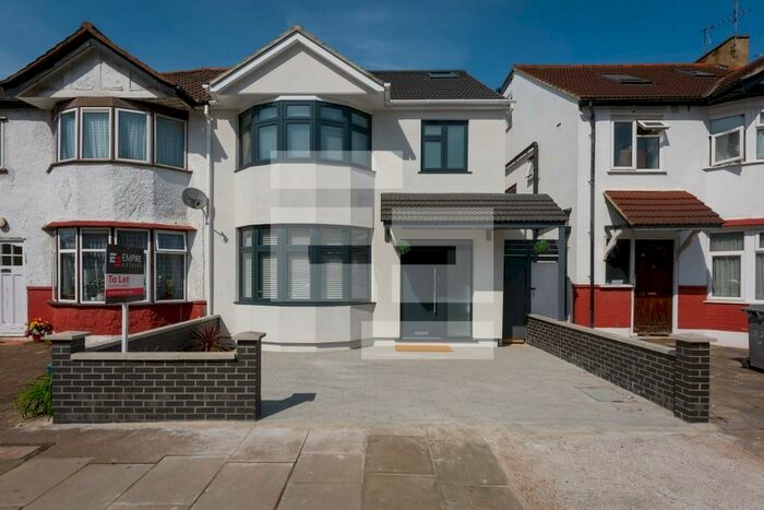 5 Bedroom Semi-Detached House To Rent In Burnley Road, Dollis Hill, London, NW10