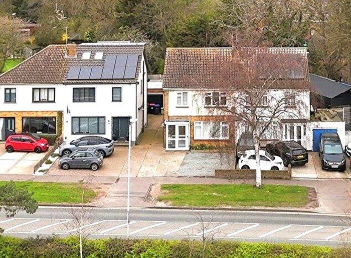 3 Bedroom Semi Detached House For Sale In Sutton Road, Southend-on-Sea, Essex, SS2