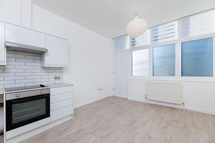 2 Bedroom Flat To Rent In Dalling Road, Ravenscourt Park, Hammersmith, W6