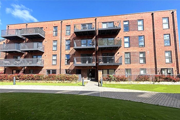 1 Bedroom Flat For Sale In Station Road, Hook, Hampshire, RG27