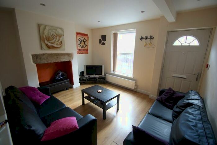 6 Bedroom Terraced House To Rent In Harold Street, Hyde Park, Leeds, LS6