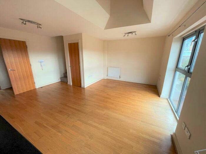 3 Bedroom Apartment To Rent In King Edwards Wharf, Birmingham, B16