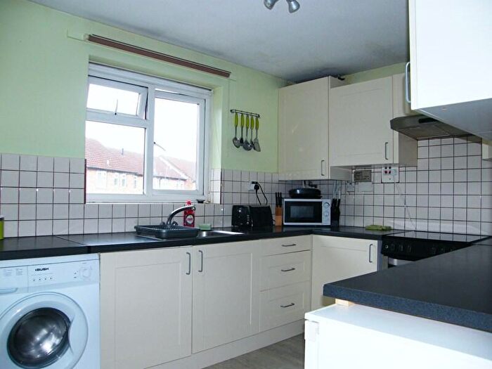 2 Bedroom Apartment To Rent In Hatfield Road, Rayleigh, Essex, SS6