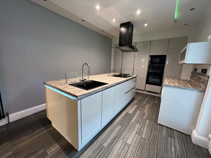 3 Bedroom Terraced House To Rent In Windsor Road, Droylsden, M43