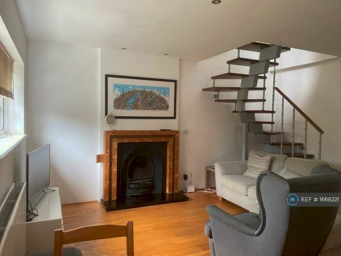 3 Bedroom Flat To Rent In Churchbury Road, London, SE9