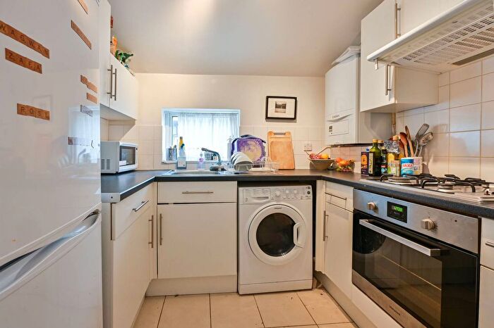 2 Bedroom Flat To Rent In Handforth Road, Oval, SW9