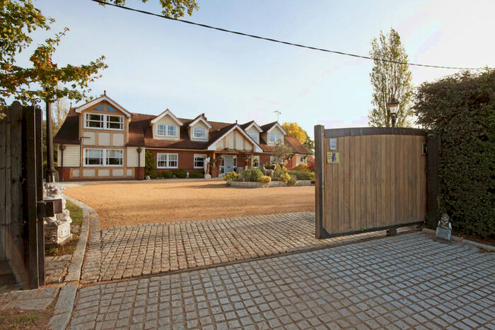 4 Bedroom Detached House For Sale In De Beauvoir Chase, Downham, Billericay, CM11