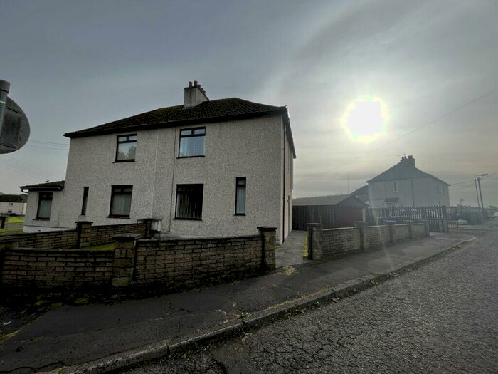 3 Bedroom Semi-Detached House To Rent In Davidson Avenue, Glengarnock, KA14