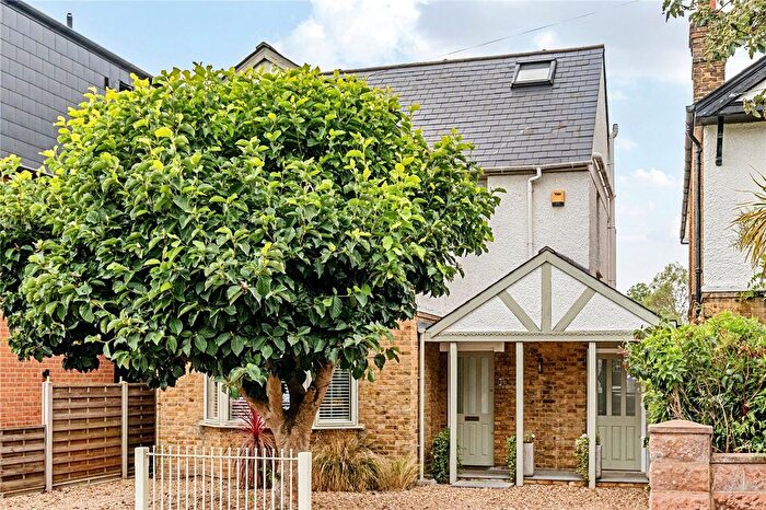 4 Bedroom Detached House For Sale In Mayo Road, Walton-On-Thames, KT12