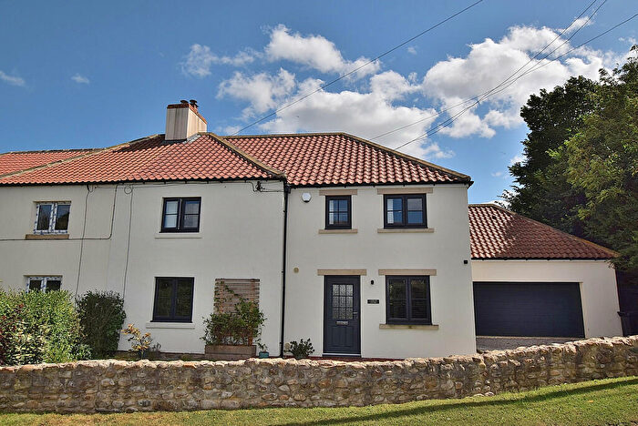 4 Bedroom Semi-Detached House For Sale In Cottagers Lane, Manfield, DL2