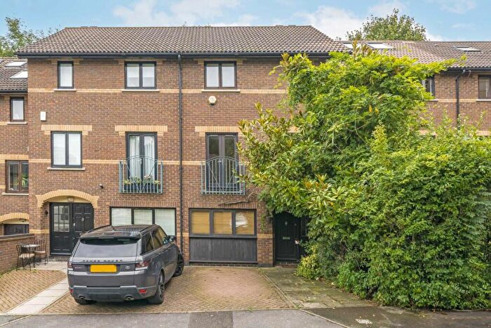 4 Bedroom Semi-Detached House To Rent In Ridgeway Gardens, Highgate, N6